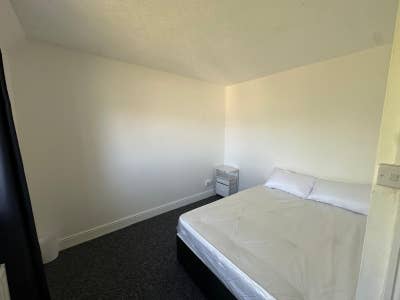 2 Rooms to let - barking IG11 0NW Main Photo