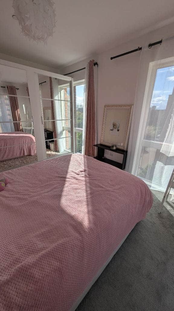 Bright & Elegant Room | NW9 | 7 Mins to Colindale  Main Photo