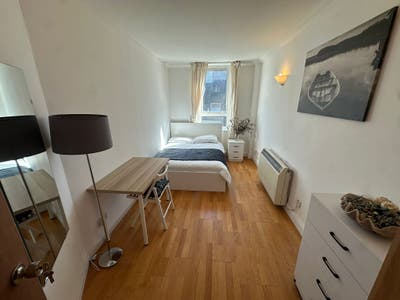 🏙Brand New Modern Rooms| Prime Location |Bills In Main Photo