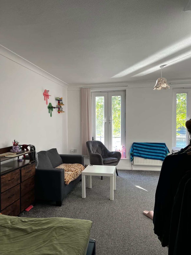 Spacious and Bright Double In Great Location  Main Photo