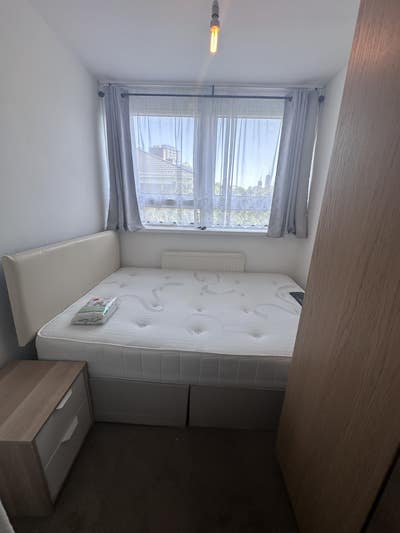 Single Room Near Langdon park DLR Station  Main Photo