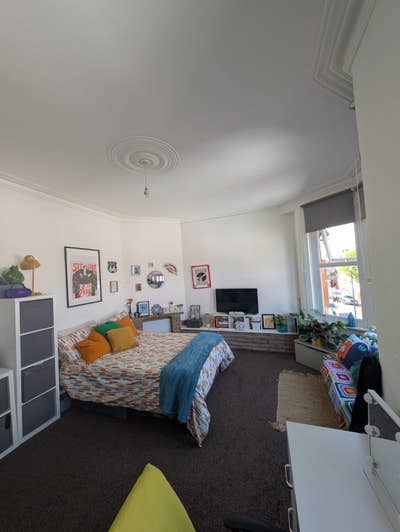 King-size room available for rent Main Photo