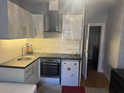 Compact Studio Apartment-Bills Inc Main Photo