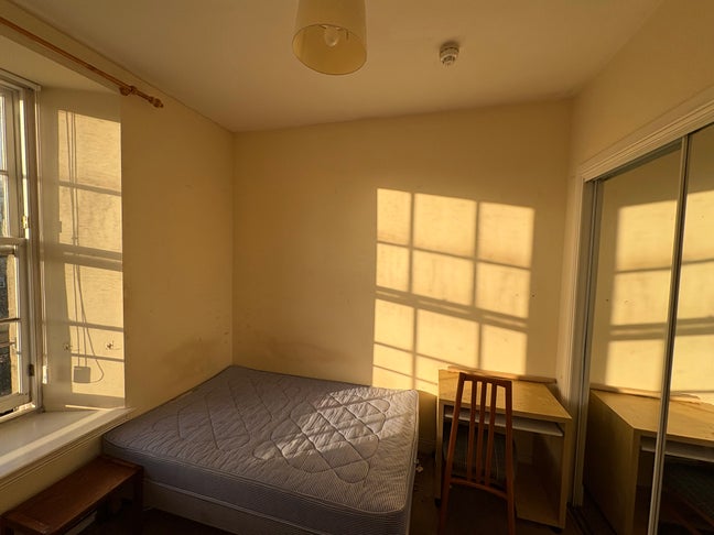 Looking for a flatmate  Main Photo