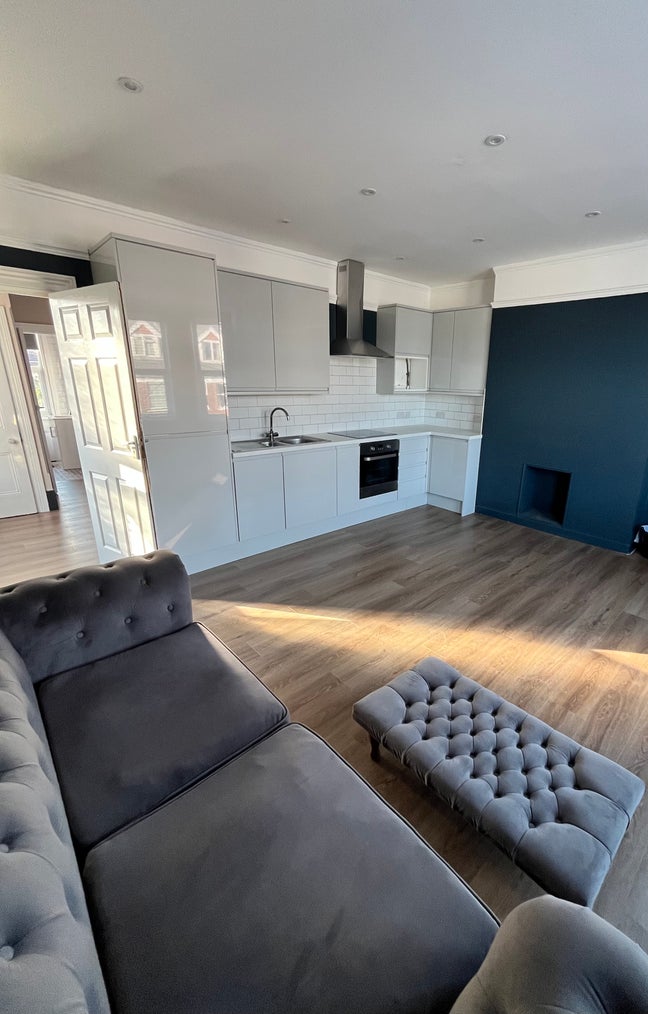 Beautiful Newly Renovated Rooms to Rent – Upperton Main Photo