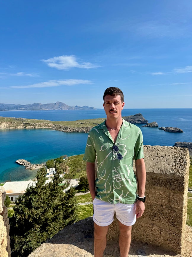 Professional, sociable male seeks a double room Main Photo