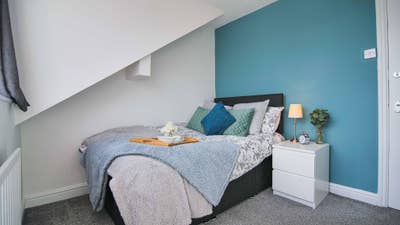 Fantastic Double Room in Burley Share! Main Photo