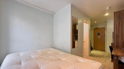 An Amzing Studio in Camden-Some Bills Included Main Photo