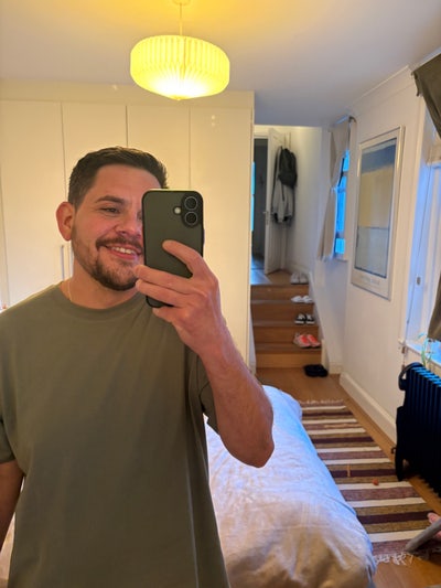Professional looking for a room/flat.  Main Photo
