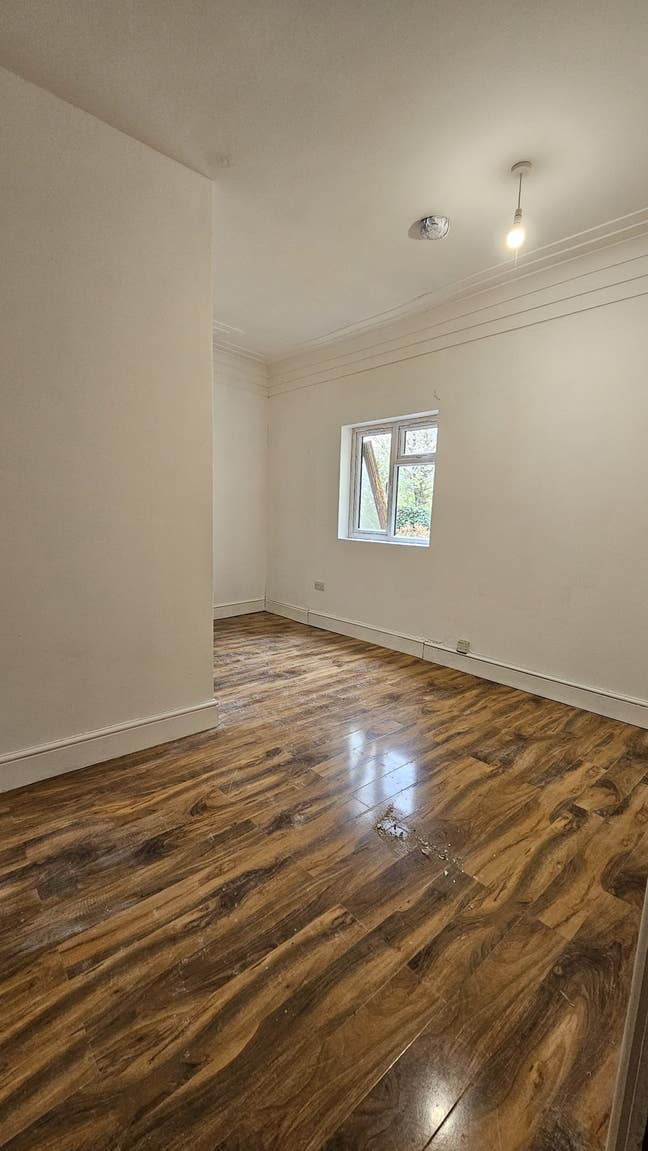 &pound;450 & &pound;550 ensuite room city center Main Photo