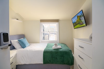 💫 Cozy Room West in Hampstead | June 🏠 Main Photo