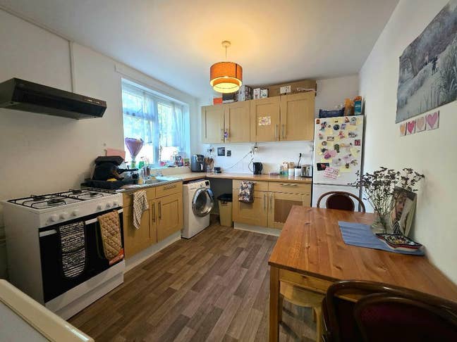 3 Large double rooms - Available 21st August Main Photo