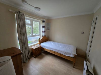 &pound;495 first 3 months - Professional Flat Main Photo