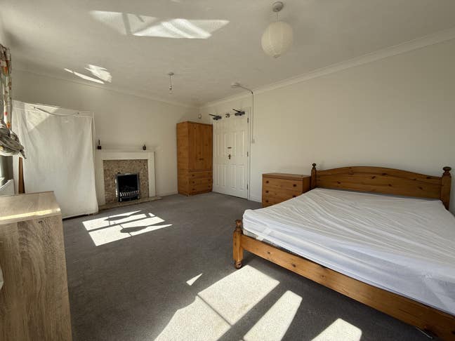 Large Double Room - Available Now Main Photo