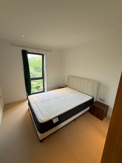 Spacious Double Room with Private Bathroom Main Photo