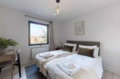 Bright Double Room for Sublet in Modern Flat with  Main Photo