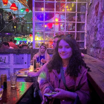 Hi! I’m Abbie, 27, currently working at a u... Main Photo