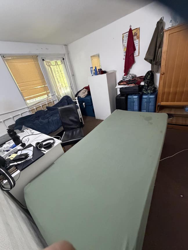 Single Seperate Bed Available in a Double Room Main Photo