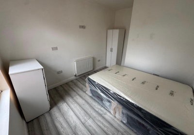 UC/PIP/ESA - Double Room - &pound;0 Move In Fees Main Photo