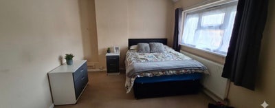 UC/PIP/ESA Double Room Bradford Main Photo