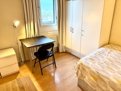 Great Double Bedroom- Surrey Quays/ Canada Water Main Photo