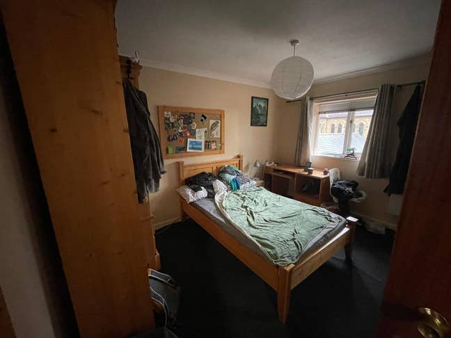 Urgent room takeover needed. Main Photo