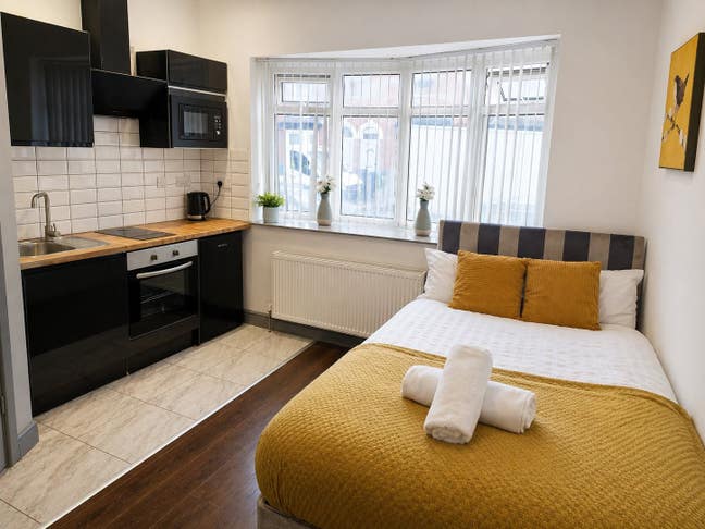 Stylish Studio Room |All Bills Included Main Photo