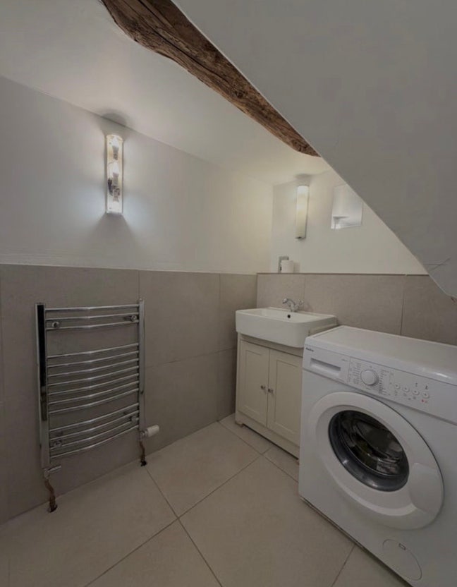 Massive bedsit rooms with kitchenette  Main Photo