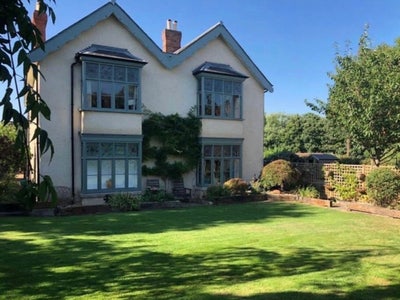 Massive bedsit rooms with kitchenette  Main Photo