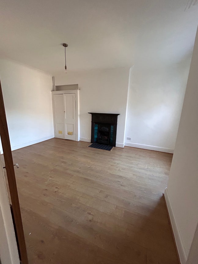 Unfurnished large double room in Stoke Newington   Main Photo