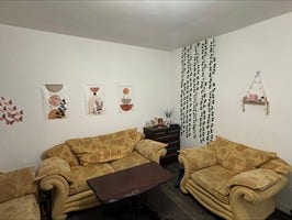 4 bedroom property 3 floors close to town Main Photo