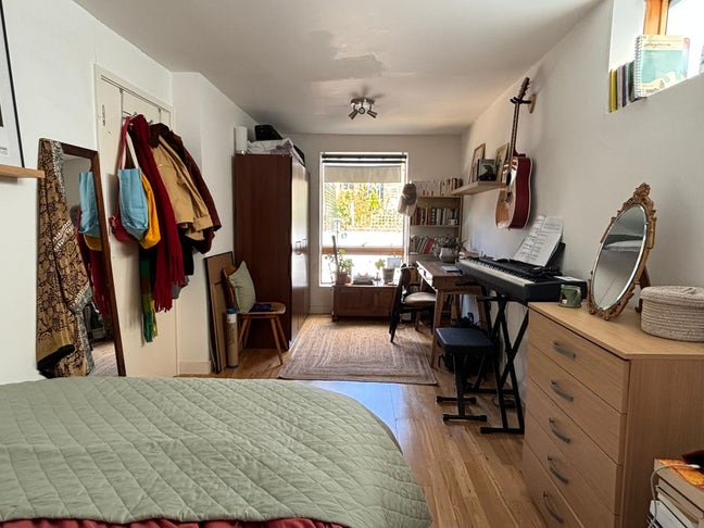 Double room in private gated mews Main Photo