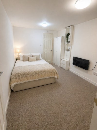 Garden access ensuite room to rent in edgware Main Photo