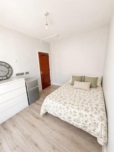 Double room Upton Park 0 Deposit Couple welcome  Main Photo
