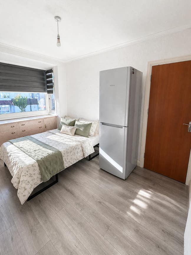 Large Double Room Tottenham Hale 0 Deposit Main Photo