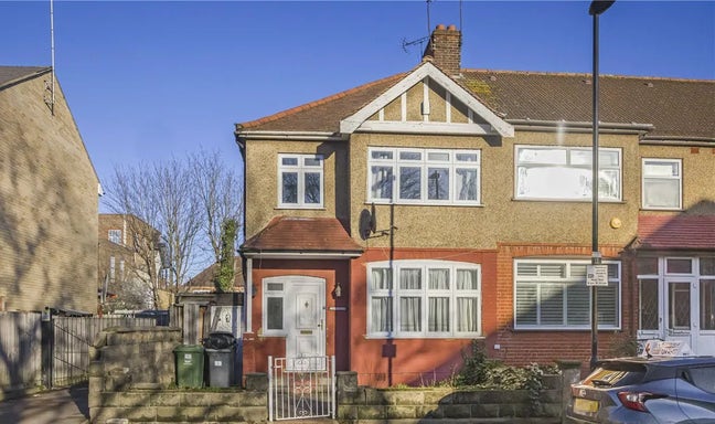 Double room at Wood Green - 5 mins from piccadilly Main Photo