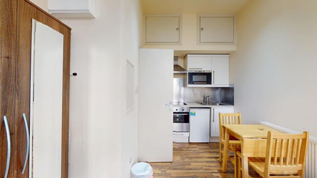 A Splendid Studio in Willesden Green-Some Bills In Main Photo