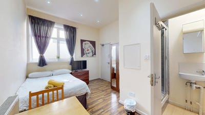 A Splendid Studio in Willesden Green-Some Bills In Main Photo