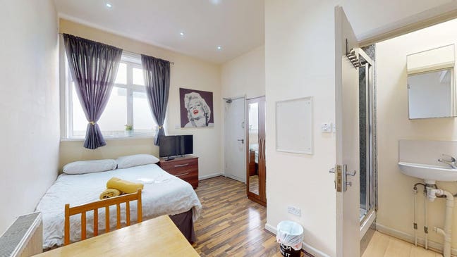 A Splendid Studio in Willesden Green-Some Bills In Main Photo