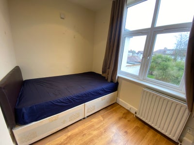 Near Central Line-All Bills Included-Furnished Main Photo