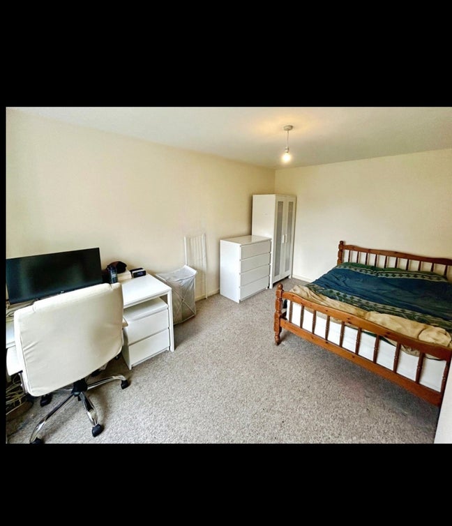Looking for a Housemate Main Photo