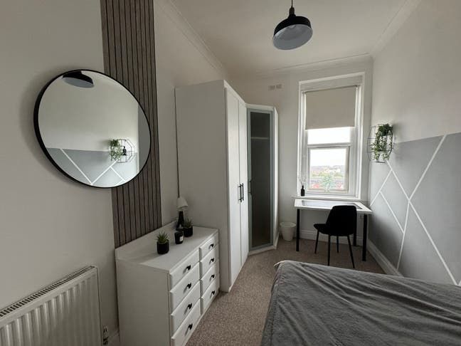 Modern Room in Central Location - All Bills Inc.  Main Photo