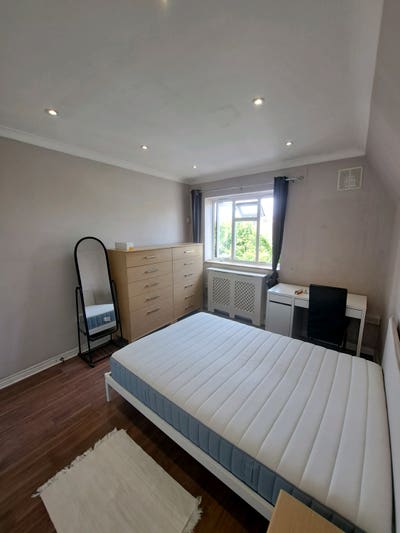 Huge Double Room Main Photo
