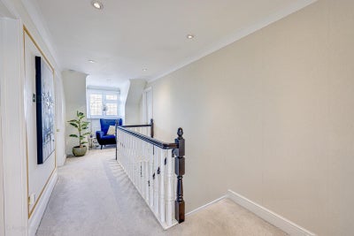 Spacious Master size  room in Lux Home Main Photo
