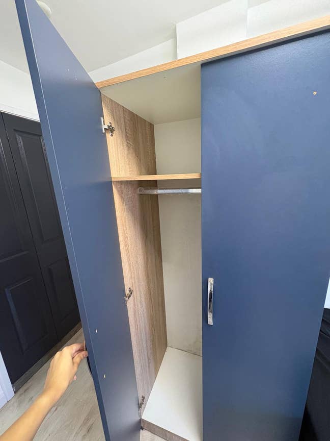 Ensuite with small kitchen area Main Photo