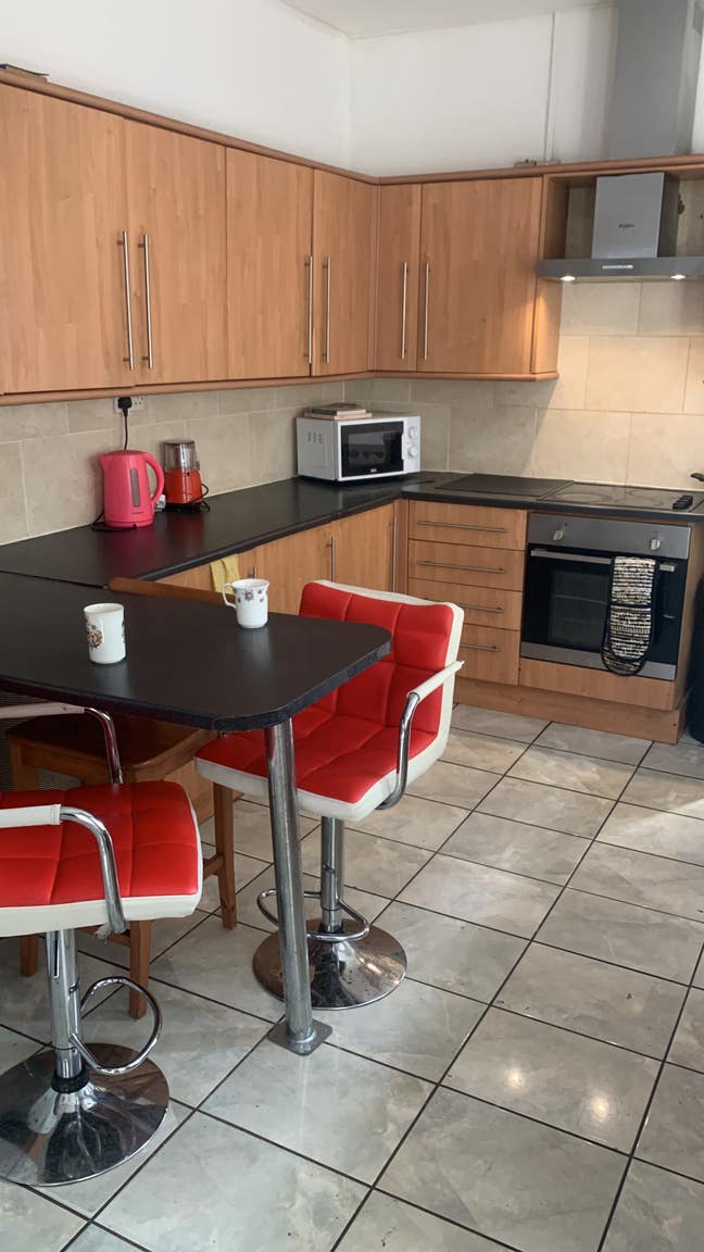 HMO student house to share with others very nice h Main Photo