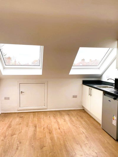 En Suite Studio Flat - Spacious and bright Main Photo