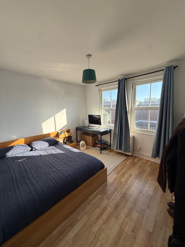 Big bedroom for rent  Main Photo