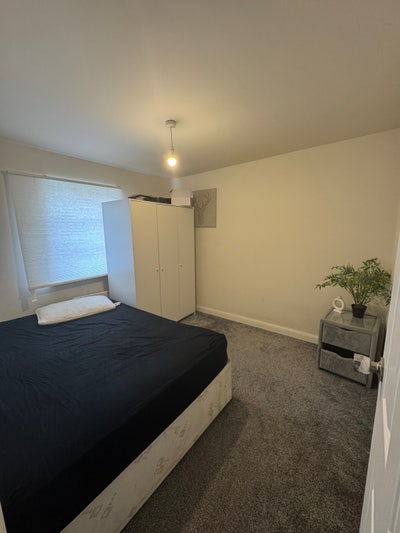 Affordable double room in a beautiful estate Main Photo