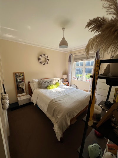 Double room with ensuite - SW19 (mid June) Main Photo